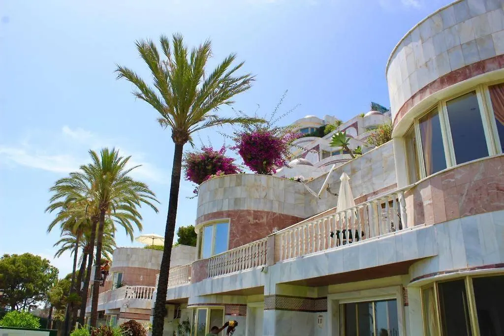 Frontline Sea In The Center Of Puerto Banus.2Bedrooms -Garden Marbella Apartment