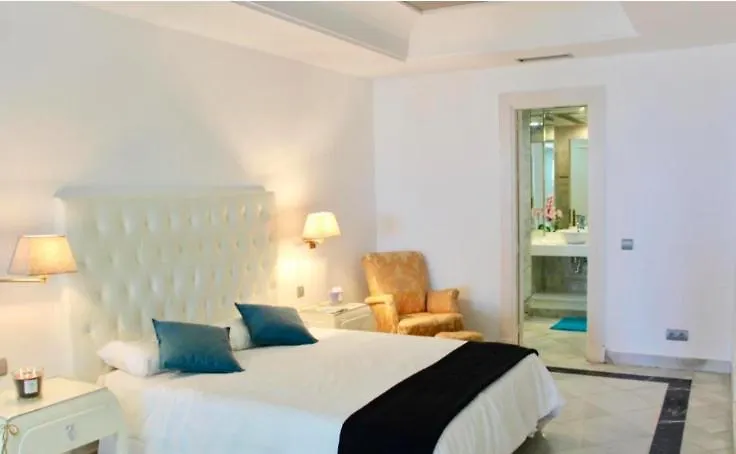 Frontline Sea In The Center Of Puerto Banus.2Bedrooms -Garden Marbella