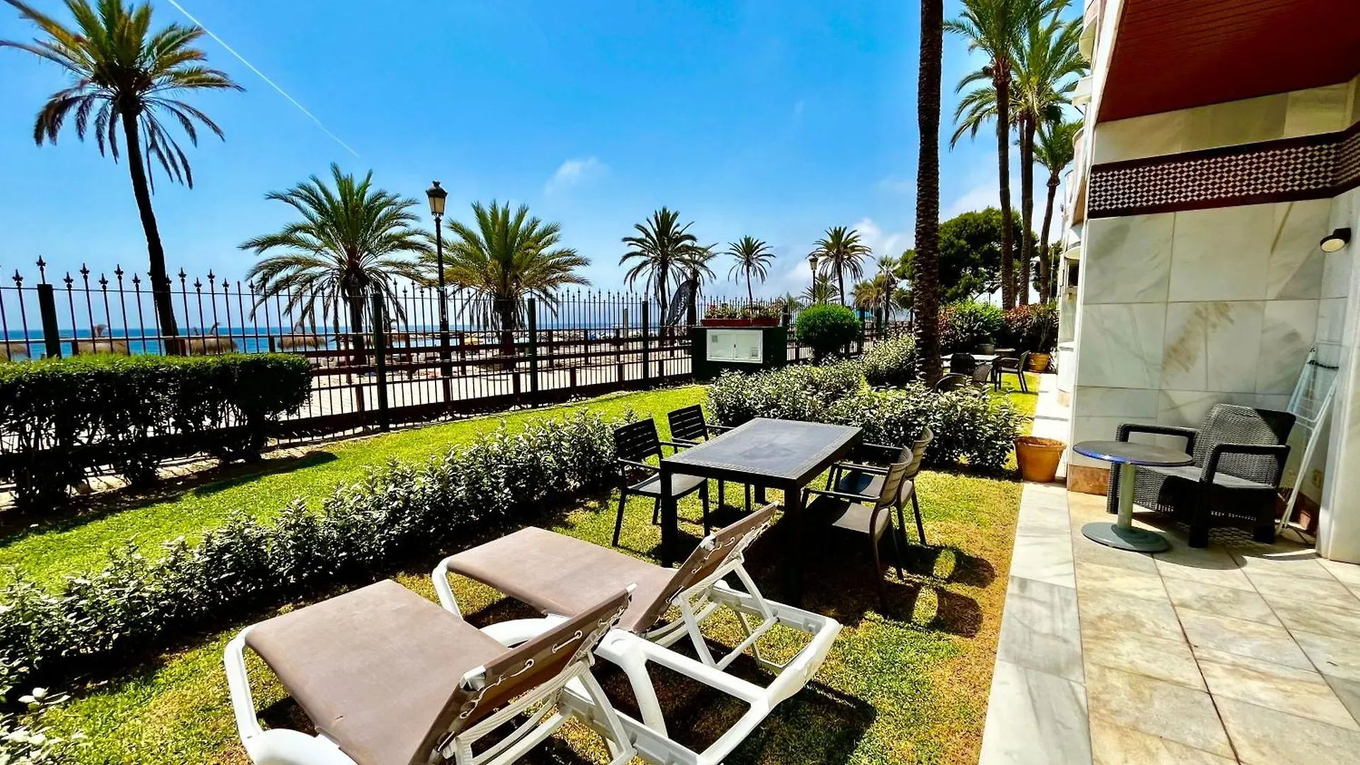 Apartment Frontline Sea In The Center Of Puerto Banus.2Bedrooms -Garden Marbella